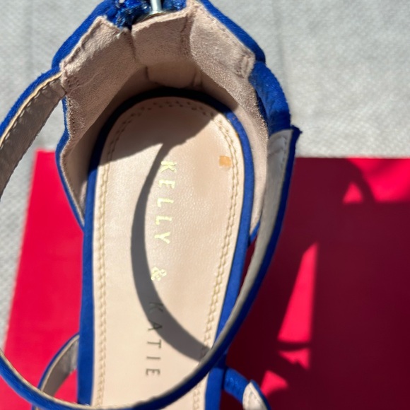 Kelly & Katie - Picture 4 of 6